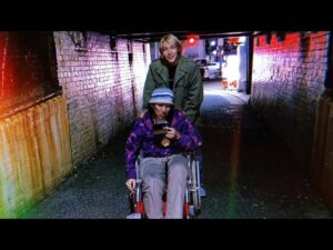 全盲のカメラマンに西成を撮影してもらったら奇跡の写真が…