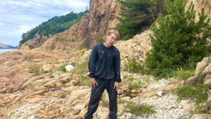 真夏の無人島でサウナスーツで24時間耐久生活したら体重が何キロ減るのかやってみた