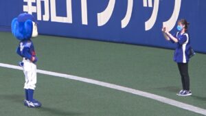 ドアラ、"気に待ってる"昇竜ユニフォームを見せびらかす※ブログ参照 (2021/08/22)