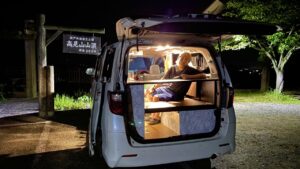 夜の向島山頂で車中泊して尾道ラーメンを手作りで食う。