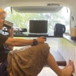 台風の暴風雨の中で車中泊したら避難警報が出て旅を中断することになりました。