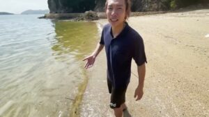 無人島にある世界一の露天風呂でこれからについて語る